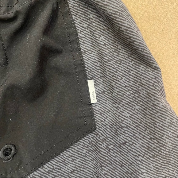 Vuori Men’s Kore Shorts Lined 7” Inseam Charcoal Grey Size Small - Picture 5 of 10